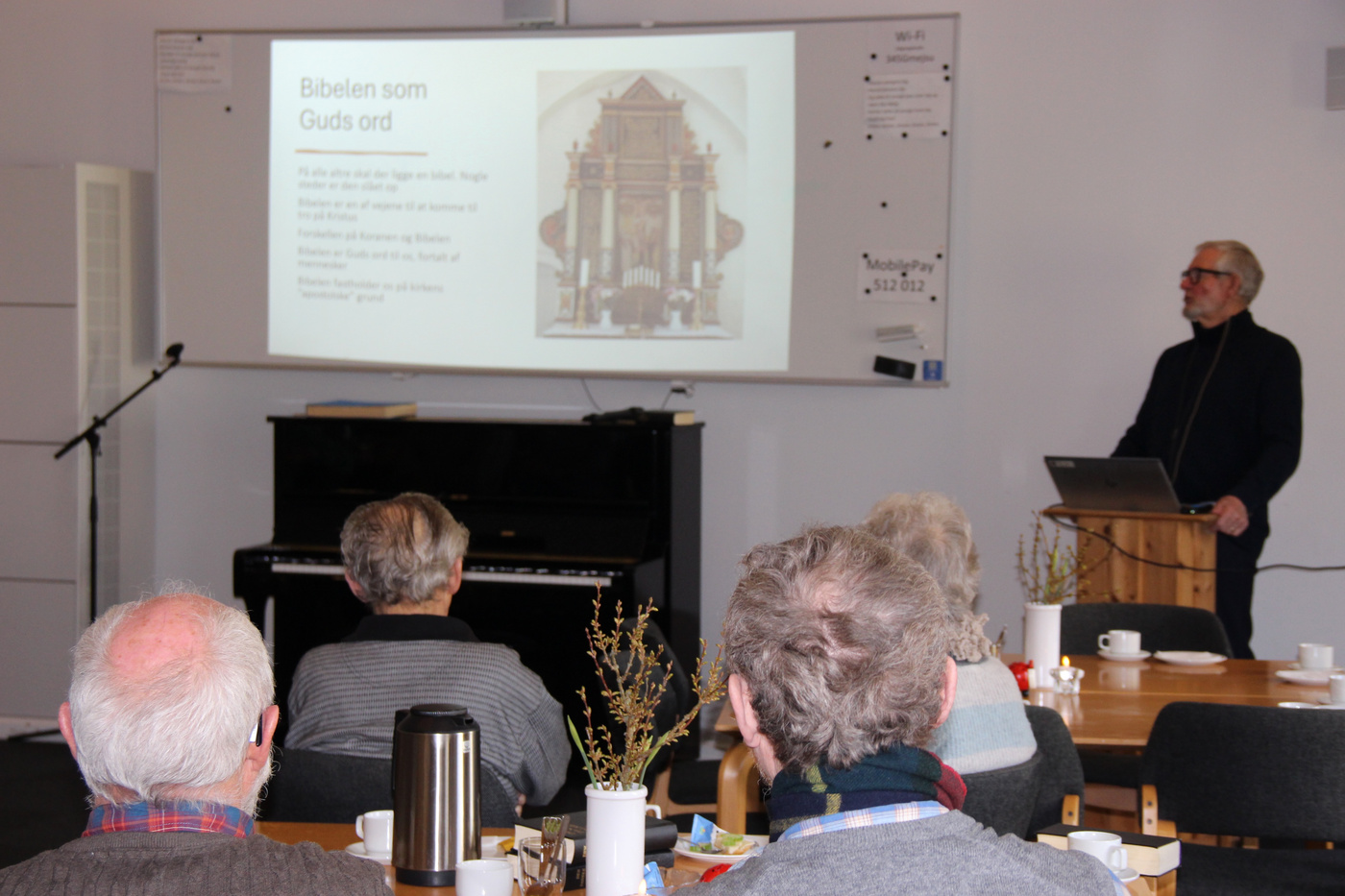 Taler præsenterer om 